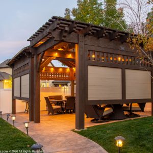 Corner pergola with privacy